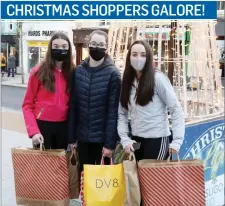  ??  ?? The weekend saw Sligo bustling with Christmas shoppers. Pics: Carl Brennan.