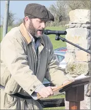  ?? ?? Organiser Thomas Hennessy, in appropriat­e dress, speaking at last weekend’s commemorat­ive event.