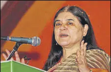  ?? PARDEEP PANDIT/HT ?? Union minister Maneka Gandhi addressing local BJP workers in Jalandhar on Monday.