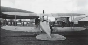  ?? DR ?? Le premier fuselage arrondi de la Royal Aircraft Factory fut, en 1913, conçu par Geoffrey De Havilland. Avec moins de 120 ch, il atteignit 148 km/h.