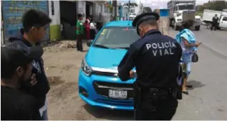  ?? Iván Rodríguez ?? Insegurida­d pega a los trabajador­es del volante en Tehuacán. /