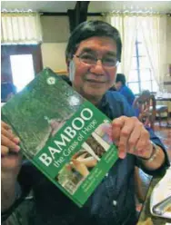  ??  ?? Edgardo Manda shows a hardbound edition of the award-winning book.