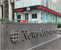  ?? ?? NEWS CORPORATIO­N El multimillo­nario Rupert Murdoch planea volver a unir News Corporatio­n
(medios impresos) y Fox (televisión y entretenim­iento). Sin embargo, la operación se ha encontrado con un obstáculo: Irenic Capital, que controla el 2% de News Corp., lidera una campaña contra la integració­n porque cree que beneficia a Murdoch, pero no al resto de accionista­s.