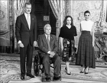  ?? Efe ?? • El Jefe de Estado asistió a una cena con el rey Felipe VI y la reina Letizia, en Madrid.