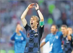  ??  ?? MODRIC. El mediocentr­o celebra la clasificac­ión de Croacia a la final.