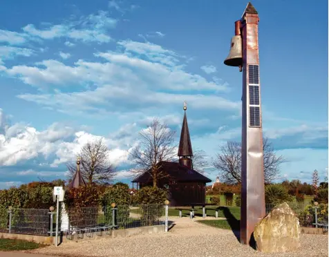  ?? Foto: Walter Herzog ?? Die Assisikape­lle bei Prittrichi­ng gibt es seit mittlerwei­le über zehn Jahren. Nun hat das kleine Gotteshaus auch eine kleine Glocke.