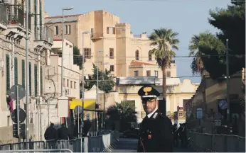  ?? AP ?? An Italian paramilita­ry officer outside the entrance to the Villa Igiea hotel in Palermo, Sicily, the venue for an internatio­nal conference on Libya yesterday