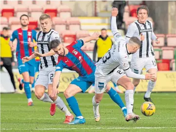  ??  ?? HARD FOUGHT: Dunfermlin­e’s Dominic Thomas and Sean Welsh of Caley Thistle.