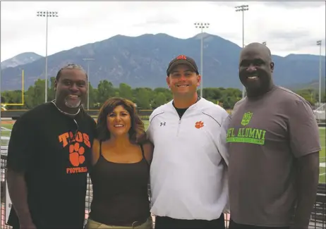  ?? ARCENIO J. TRUJILLO/Taos News ?? With the perfect Taos backdrop that includes Anaya Stadium and the Taos Mountain, George Teague (at left), Nickie McCarty, coach Art Abreu and Michael Haynes enjoy a photogenic moment at the conclusion of summer workouts that included a position-specific camp in 2017.