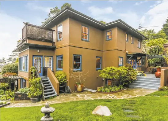  ?? George Draper Photograph­y ?? For the last 20 years, author Alice Walker has lived in this five-bedroom home on San Luis Road in the North Berkeley hills.