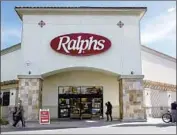  ?? Dania Maxwell Los Angeles Times ?? KROGER says it will close this Long Beach Ralphs store in response to a city-mandated pay increase.