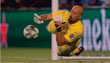  ?? LAPRESSE ?? José Reina, 35 anni, ha dato spettacolo contro lo United