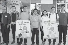  ??  ?? Orgullosos. Los jóvenes regresaron a Saltillo con el segundo lugar nacional en mecatrónic­a.