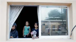  ?? —Photo by M Sajjad ?? farida Majeed with her two kids duah and yaqeen at their residence at Hor al anz, dubai. They have been living without power for the last eight days.