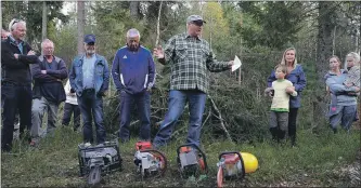  ??  ?? HISTORIE: Per Tore Solheim fortalte om hvor viktig motorsag var for å bygge opp igjen økonomien i Norge etter krigen.