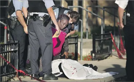  ?? Erin Hooley Chicago Tribune ?? FOR AN HOUR after Kennatay Leavell, 31, was killed, police gently kept his mother away from his body as investigat­ors did their work.