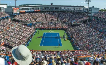  ??  ?? Vue d’ensemble sur le Stade IGA, au parc Jarry, l’an dernier, lors de la finale entre Roger Federer et Alexander Zverev. PHOTO D’ARCHIVES, MARTIN CHEVALIER