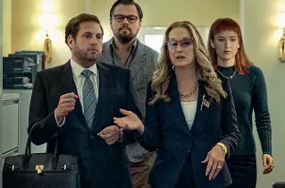  ?? ?? Alla Casa Bianca Una scena del film con Jonah Hill, Leonardo DiCaprio, Meryl Streep e Jennifer Lawrence