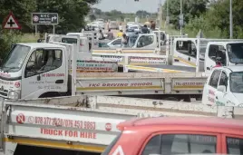  ?? Picture: Jacques Nelles ?? GRIDLOCK. Driving school vehicles and trucks block the entrance to the Centurion licensing centre during a protest by members of the National Driving School Associatio­n of SA yesterday.