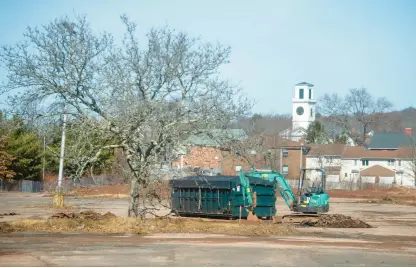  ?? AARON FLAUM/HARTFORD COURANT ?? Rocky Hill received a $990,000 brownfield remediatio­n grant for the former Ames headquarte­rs site in Rocky Hill, state officials announced Friday. A 213-unit apartment complex is planned for the site.