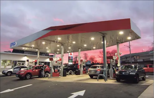  ?? Hearst Connecticu­t Media file photo ?? Customers get gas at the Citgo station along Housatonic Avenue in Bridgeport in December.