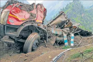  ?? PTI ?? Vehicles buried under the debris after a landslide on the Reckong Peo-Shimla Highway in Kinnaur district on Wednesday.