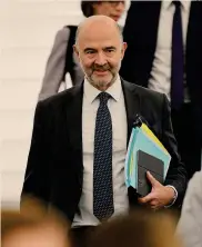  ?? EPA ?? Bruxelles. Il commissari­o europeo agli Affari economici e monetari, il francese Pierre Moscovici: l’Italia è un problema per l’Eurozona