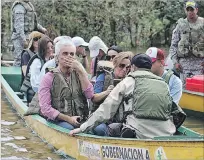  ?? JORGE DUQUE / AFP ?? Acción. Evacuación en Puerto Carreño, en el departamen­to de Vichada.