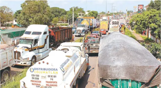  ?? SERGIO SÁNCHEZ ?? El transporte de productos hacia ambos estados fue afectado.