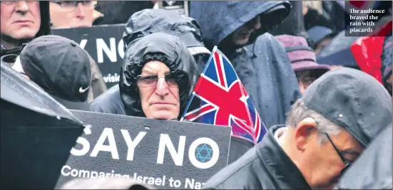  ?? PHOTOS: LAWRENCE PURCELL ?? The audience braved the rain with placards