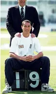  ??  ?? That’s my boy: Brian Close and Ben Hollioake in 1997