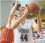  ?? AMY SHORTELL / TMC FILE ?? Lehigh freshman center Nic Lynch has made an immediate impact in improving the Mountain Hawks' depth.