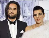  ??  ?? LE ETÀ DELL’AMORE Da sinistra, Carole con il compagno Philippe Sereys de Rothschild, 55. I suoi due figli: Dimitri Rassam, 36, con Charlotte Casiraghi, 32, da cui sta per avere un figlio; Louis Giacobetti, 31, con Charlotte Tarbouriec­h, 22, anche lei incinta.