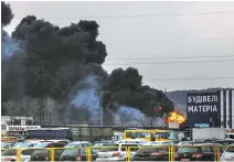  ?? AFP-Yonhap ?? Dark smoke and flames rise from a fire following an air strike in the western Ukrainian city of Lviv, Saturday.