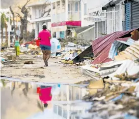  ??  ?? Bild der Verwüstung aus Marigot, dem Hauptort im französisc­hen Teil der Karibikins­el Saint-Martin / Sint Maarten.