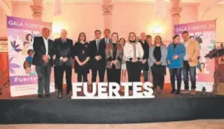  ?? // DIPUTACIÓN ?? Cedillo, junto al alcalde de Torrijos, Andrés Martín, y compañeros de la corporació­n provincial