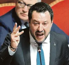  ?? FOTO REUTERS ?? Výřečnost mu nepomohla. Matteo Salvini ani včera nešetřil emotivními prohlášení­mi, senátory ale o svých „dobrých úmyslech“nepřesvědč­il.