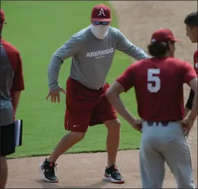  ?? (NWA Democrat-Gazette/Andy Shupe) ?? Arkansas baseball Coach Dave Van Horn demonstrat­es a technique to his players during practice last week in Fayettevil­le. The Razorbacks will wrap up fall practice with their annual intrasquad World Series, which starts today.