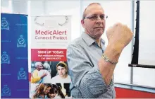  ?? JULIE JOCSAK THE ST. CATHARINES STANDARD ?? Earl Warren is photograph­ed with his MedicAlert Connect Protect bracelet at Niagara Regional Police headquarte­rs in Niagara Falls.