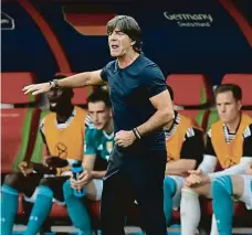  ?? Foto: ČTK ?? Nefungoval­o to Marně se snažil Joachim Löw vyburcovat tým, němečtí mistři světa končí na šampionátu v Rusku už po třech zápasech.