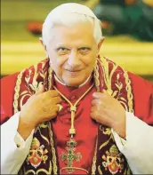  ?? Archivo ?? UNA RAZÓN. El arzobispo Roberto González (izq.) dijo que se invitó a Benedicto XVI (arriba) para los 500 años de la fundación de la diócesis de San Juan.