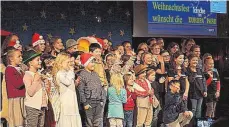  ?? FOTO: HORST HOLLANDT ?? Stolze Kinder nach dem Vorspiel beim Krippenspi­eltag im Europa-Park in Rust