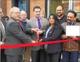  ?? DONNA ROVINS — DIGITAL FIRST MEDIA ?? Cuisine India opened its doors in Pottstown Friday at 232 King St. A ribbon cutting marked the opening of the restaurant, owned by Sailaja Adluru, second from right, and her husband Dr. Ramesh Eluri, far right. Invited guests included Montgomery County Commission­er Joe Gale, center, and Pottstown Borough Council President Daniel Weand.