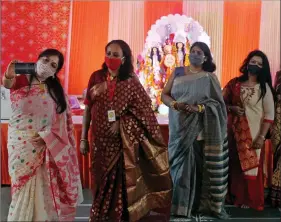  ?? ANI ?? Devotees click selfie after praying to Goddess Durga on Ashtami, in Gurugram on Saturday.