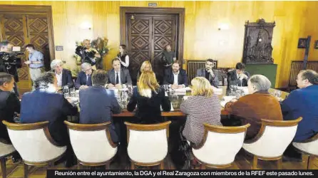  ?? ?? Reunión entre el ayuntamien­to, la DGA y el Real Zaragoza con miembros de la RFEF este pasado lunes.