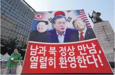  ?? AHN YOUNG-JOON/ASSOCIATED PRESS ?? A banner displayed in Seoul, South Korea, supports last week’s summit meeting. The sign says, “We welcome the summit between South and North Korea.”