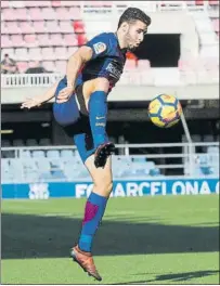  ?? FOTO: PEP MORATA ?? Abel Ruiz, el nueve del Barça B que aún es juvenil