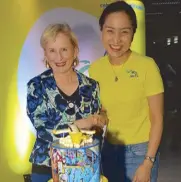  ??  ?? Australian Ambassador Amanda Gorely and CEB VP for marketing and distributi­on Candice Iyog send off Cebu Pac’s maiden flight to Melbourne at Terminal 3.