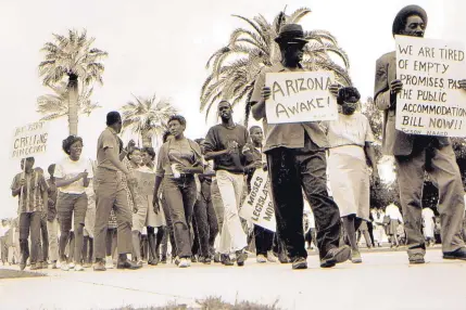  ?? SOURCE: LINCOLN RAGSDALE JR./MATTHEW WHITAKER PHOTOGRAPH­S, UNIVERSITY ARCHIVES, ARIZONA STATE UNIVERSITY LIBRARY ?? Civil rights leader Lincoln Ragsdale and supporters march on the Arizona Capitol in Phoenix for the desegregat­ion of public places, urging passage of the public accommodat­ion bill prior to adoption of the Civil Rights Act of 1964.