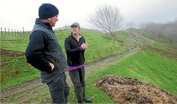  ?? PHOTO: FAITH SUTHERLAND/FAIRFAX NZ ?? Former Federated Farmers Manawatu president James Stewart, left, and new president Richard Morrison.